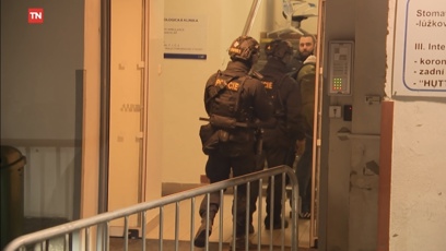 FOTO: Karlos Vémola na předoperační kontrole ve VFN.