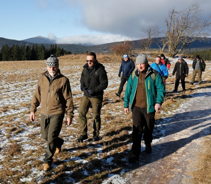 FOTO: Petr Pavel navštívil Krkonoše a nasadil si zmijovku. – stránka 2
