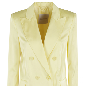 Podobné saténové sako v máslově žlutém odstínu prodává značka Ermanno Firenze v hodnotě 12990 Kč.