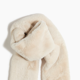 Huňatá šála, H&M, 619 Kč