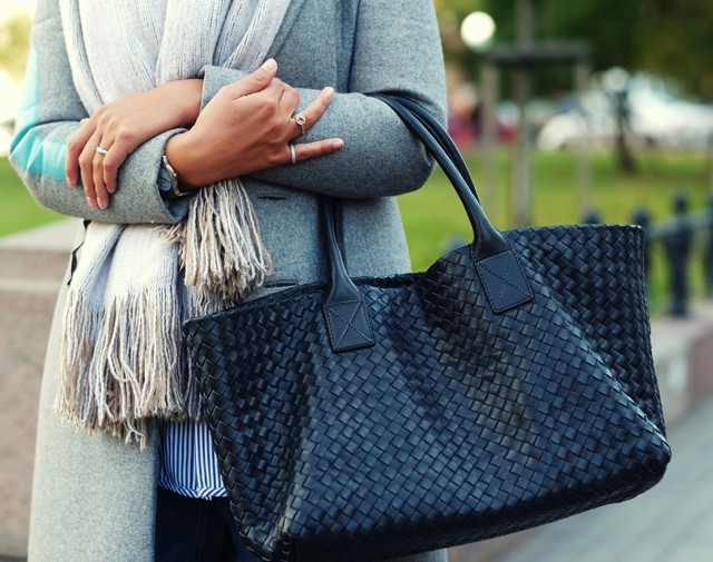 Minimalismus v kabelce – jak si udržet pořádek v nejdůležitějších doplňcích?