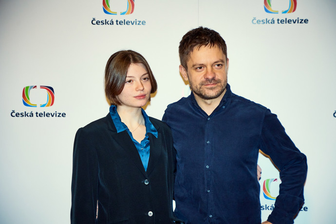 FOTO: Sophia Šporclová a Jiří Mádl jsou jedny z hlavních postav filmu Lajf. – stránka 1