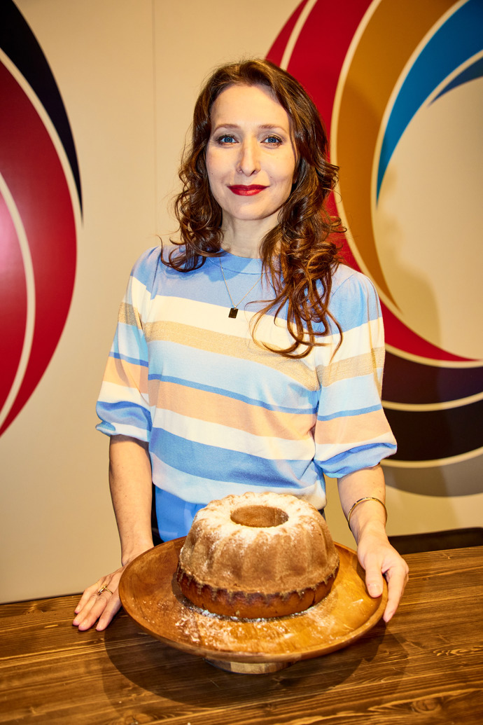 FOTO: Tereza Bebarová u bábovky. – stránka 1