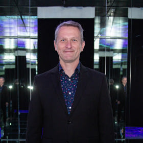 Vladimír Kořen je populární český moderátor.