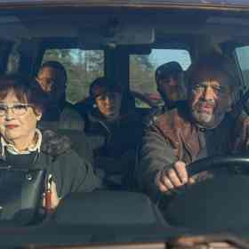 Jejich cesta za dobrovolnou smrtí se tak trochu zkomplikuje. 