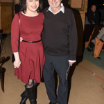 Zdenek Merta se po boku dcery Viktorie po dlouhé době objevil ve společnosti. Viktorie oblékla jednoduché červené šaty s dlouhým rukávem doplněné o černé kozačky. 