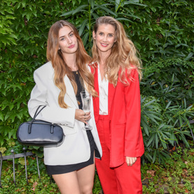 Herečka Jana Bernášková a její dcera, rovněž herečka Justýna Drábková jako by si z oka vypadly. K módě ale každá přistupuje trochu jinak