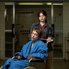 Elizaveta Maximová a Sophia Šporclová ve filmu Máma.