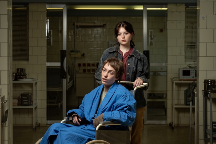 FOTO: Elizaveta Maximová a Sophia Šporclová ve filmu Máma. – stránka 5