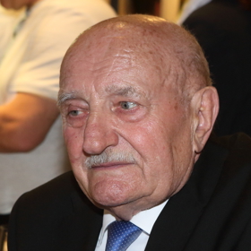 ...ale také pořádně naštvat - a to kvůli scéně v legendárním filmu Ostře sledované vlaky a scéně s razítkem. Rodiče Josefa Somra byli tehdy v kině poprvé a byl to pro ně šok.