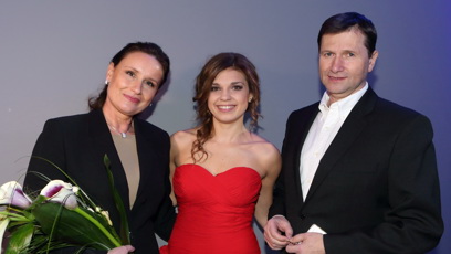 FOTO: Martina Bezoušková s Denisou Pfauserovou a Janem Hrušínským.