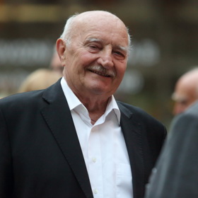 Herec Josef Somr uměl svého přísného otce rozplakat, a to když zdárně dokončil studia brněnské JAMU.