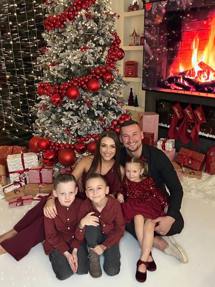 FOTO: Natálie Myslivcová s rodinou.