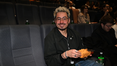 FOTO: Mirai Navrátil překvapivě na promítání Zrádců.