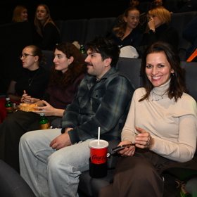 Adéla Gondíková na promítání poslední epizody Zrádců. 