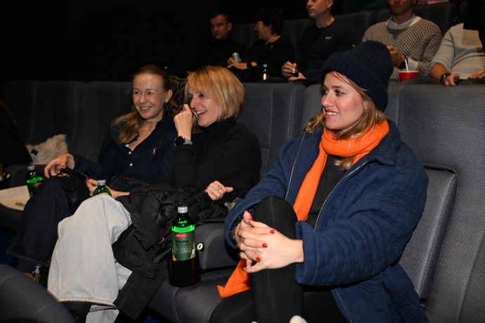 FOTO: Emma Smetana byla ve svém kulichu i v kině. – stránka 11