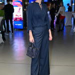 Televizní rosnička vsadila na komplet v tmavě modré barvě. 