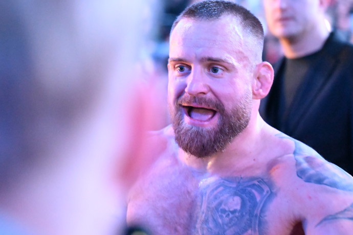 FOTO: Kincl míří zpět k titulu. – stránka 6