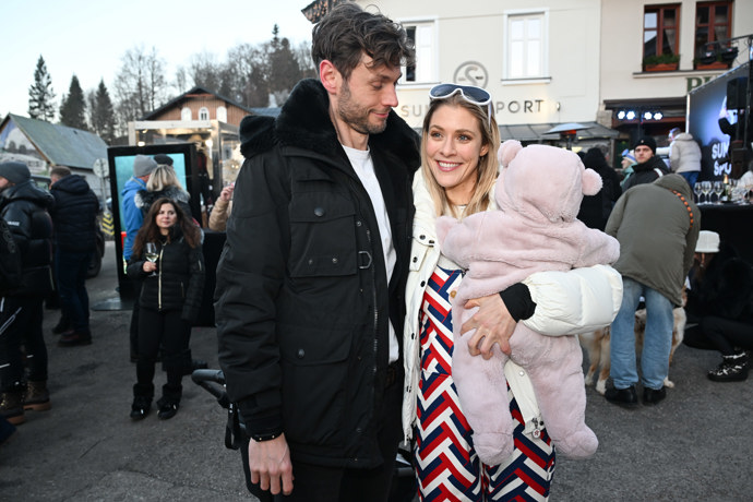 FOTO: Kateřina Klausová s partnerem a dcerou. – stránka 26