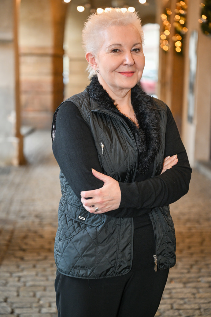 FOTO: Eva Urbanová ve společnosti. – stránka 4