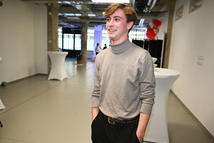 FOTO: Max Dolanský na tiskové konferenci TV Nova. – stránka 2