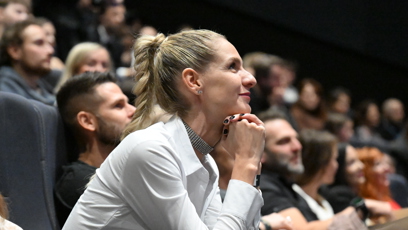 FOTO: Mia sleduje své gradnfinále.