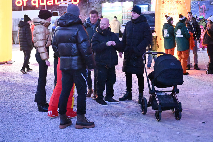 FOTO: Zdeněk Chytil se držel na jiné straně Špindlu i s jinými lidmi než jeho ex. – stránka 10