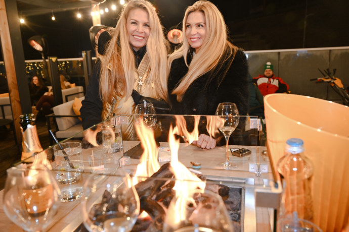 FOTO: Tereza Vojtková se svou sestrou Kristýnou jsou téměř k nerozeznání. – stránka 4