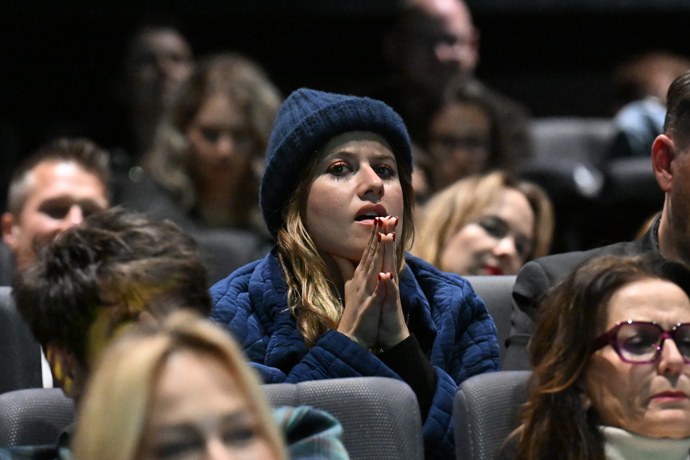 FOTO: Zpěvačka Emma Smetana. – stránka 9