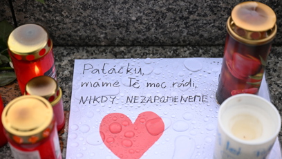 FOTO: Pieta před budovou rádia Evropa 2 za Patrika Hezuckého.