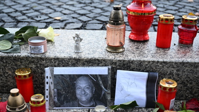 FOTO: Pieta před budovou rádia Evropa 2 za Patrika Hezuckého.