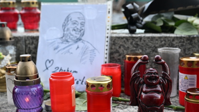 FOTO: Pieta před budovou rádia Evropa 2 za Patrika Hezuckého.