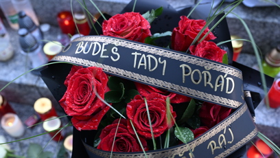 FOTO: Pieta před budovou rádia Evropa 2 za Patrika Hezuckého.