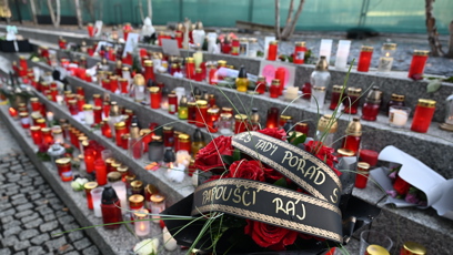 FOTO: Pieta před budovou rádia Evropa 2 za Patrika Hezuckého.