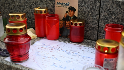 FOTO: Pieta před budovou rádia Evropa 2 za Patrika Hezuckého.