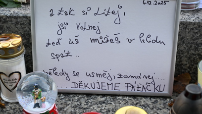 FOTO: Pieta před budovou rádia Evropa 2 za Patrika Hezuckého.