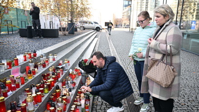 FOTO: Pieta před budovou rádia Evropa 2 za Patrika Hezuckého.