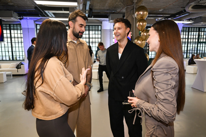 FOTO: Veronika Beskydiarová a Adam Vacula se bavili s Petrem Havránekm a Gabrielou Gašpárovou. – stránka 8