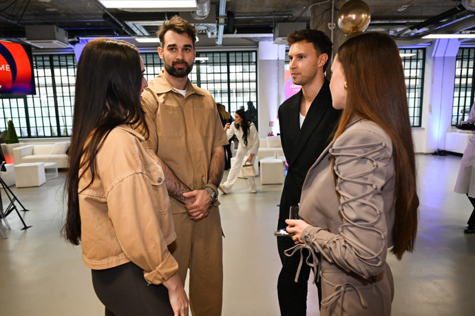FOTO: Veronika Beskydiarová a Adam Vacula se bavili s Petrem Havránekm a Gabrielou Gašpárovou. – stránka 7