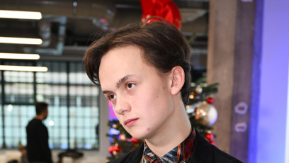 FOTO: Maxmilián Kocek si zahrál roli Spartakiádního vraha  v seriálu Metoda Markovič: Straka.