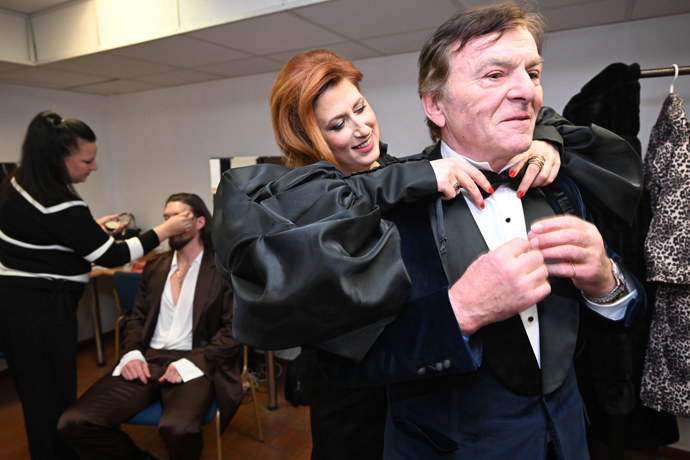 FOTO: Nechyběl Pavel Trávníček s manželkou. – stránka 5