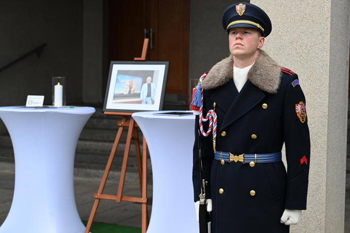 FOTO: Poslední rozloučení s výtvarníkem Theodorem Pištěkem. – stránka 30