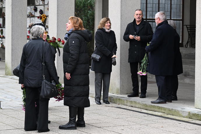 FOTO: Smuteční hosté. – stránka 34