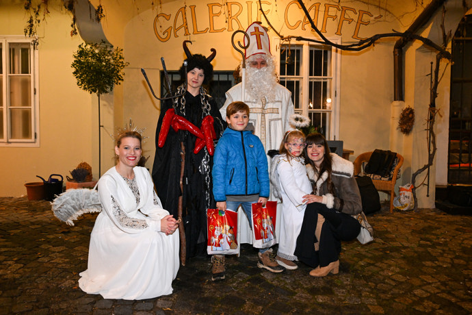 FOTO: Mikulášská nadílka od Nadace Anežka. – stránka 7