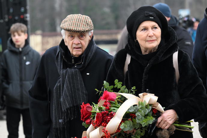 FOTO: Dorazila i herečka Eliška Balzerová s manželem. – stránka 27