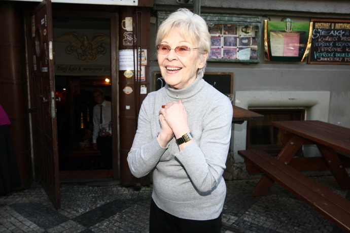 FOTO: I přes všechny neduhy života se dokázala usmívat. – stránka 1