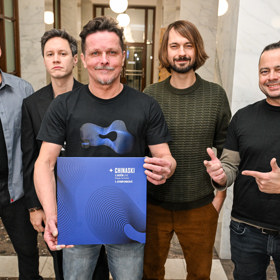 Kapela Chinaski vydává desku s názvem 1. Symfonická.