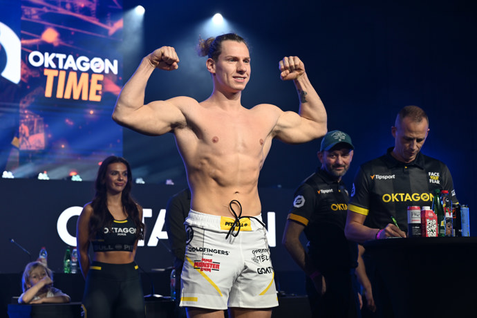 FOTO: Pavel Tóth v životní formě. – stránka 45