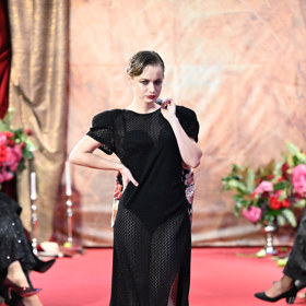 Plesové šaty z dílny Beaty Rajské v sobě nesou trochu dekadence. 