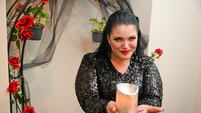 FOTO: Leona Šenková se svíčkou.